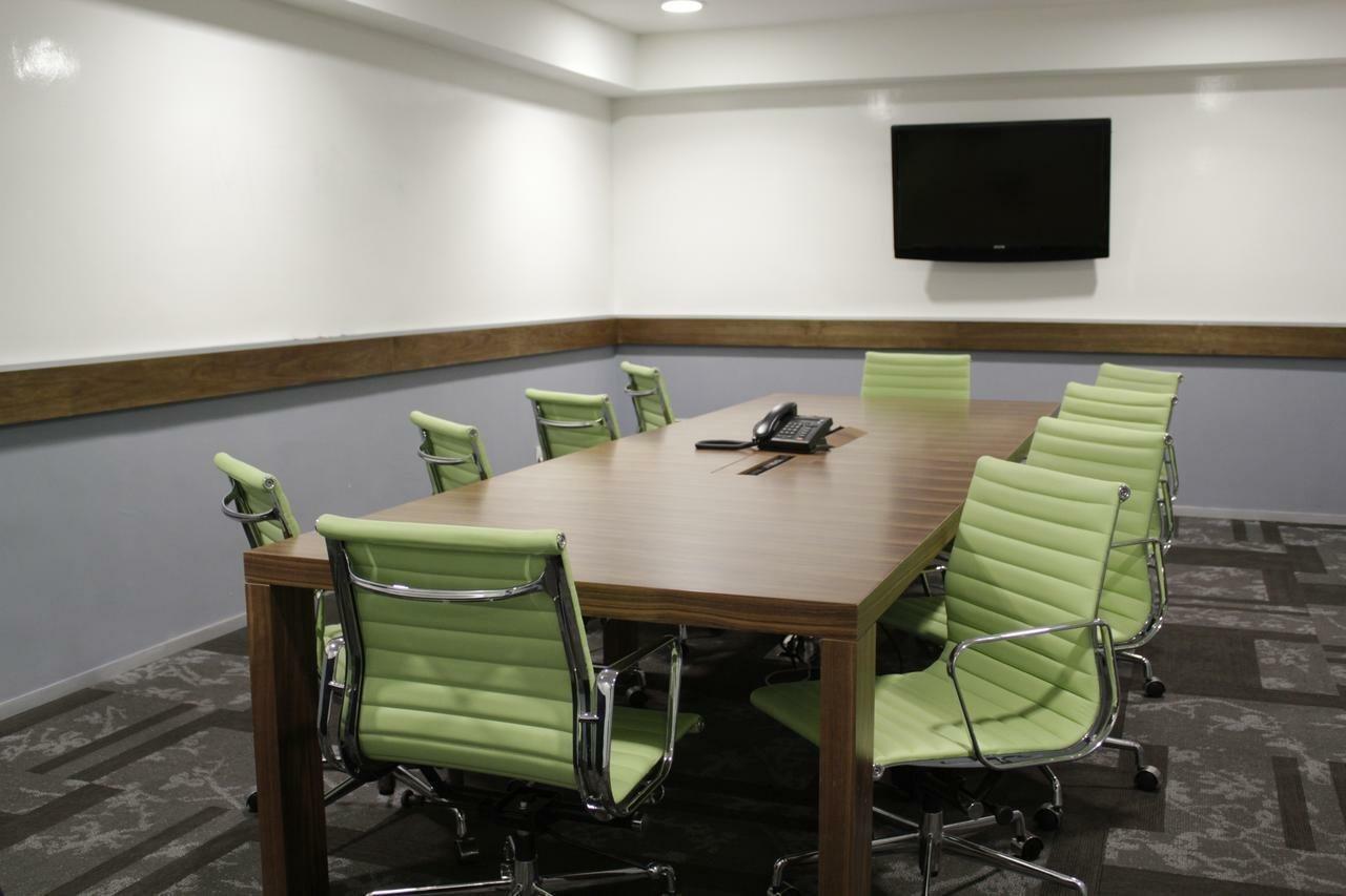Casa Inn Premium Hotel Queretaro Miranda Exteriér fotografie A meeting room at the University of Westminster