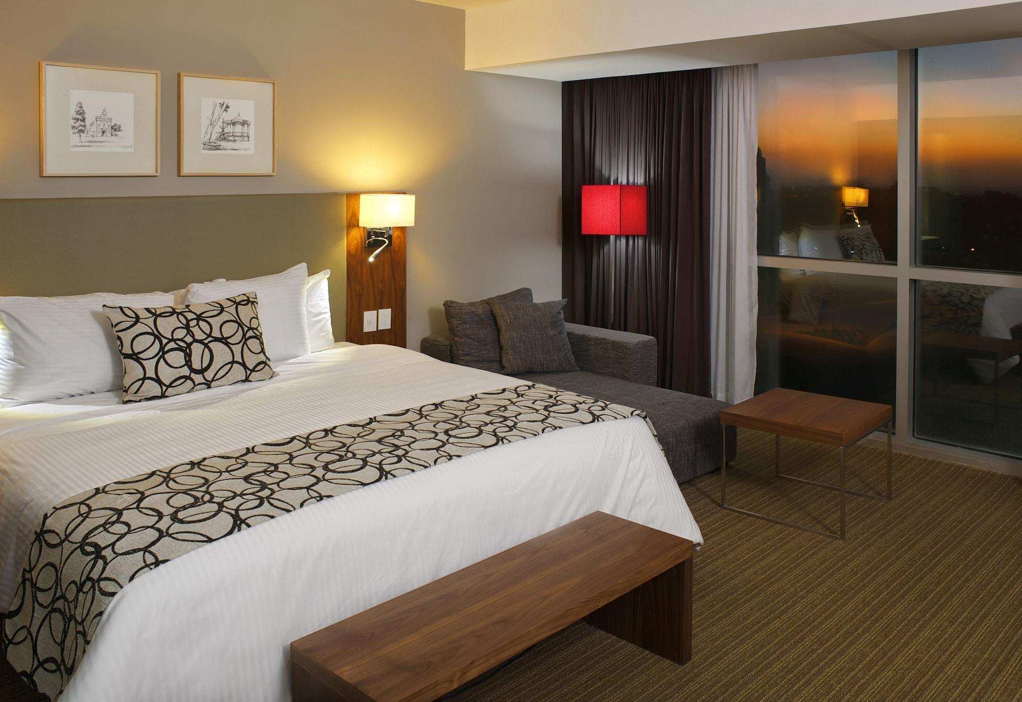 Casa Inn Premium Hotel Queretaro Miranda Exteriér fotografie A room at the Renaissance San Francisco Hotel