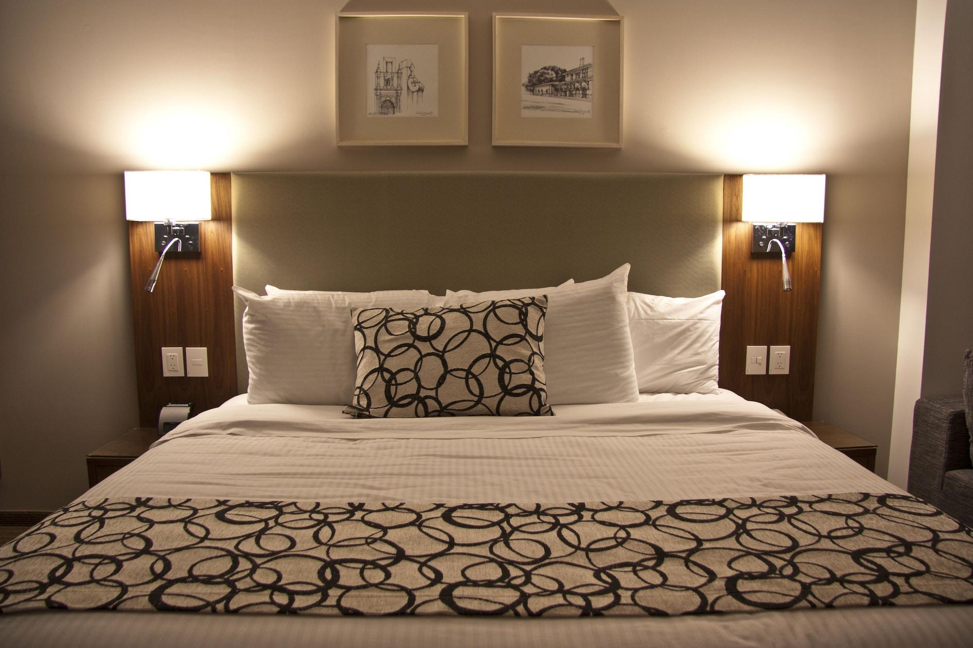 Casa Inn Premium Hotel Queretaro Miranda Exteriér fotografie A bed