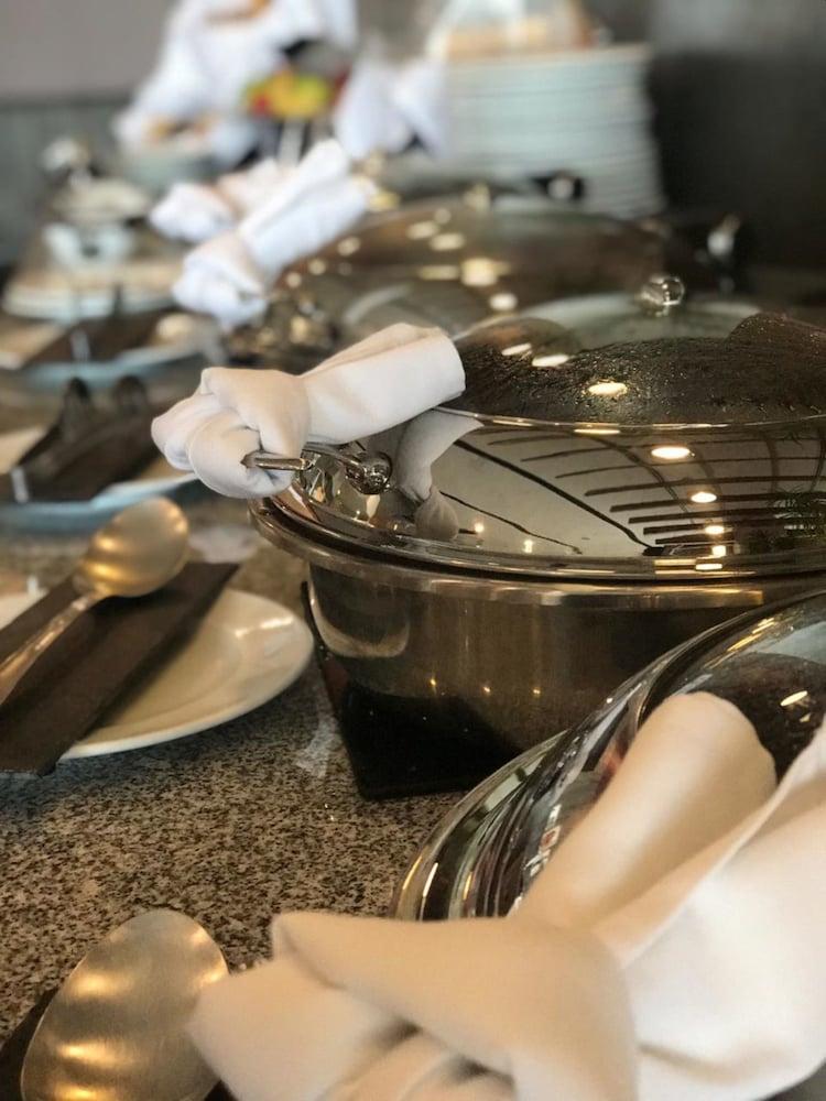 Casa Inn Premium Hotel Queretaro Miranda Exteriér fotografie A chafing dish