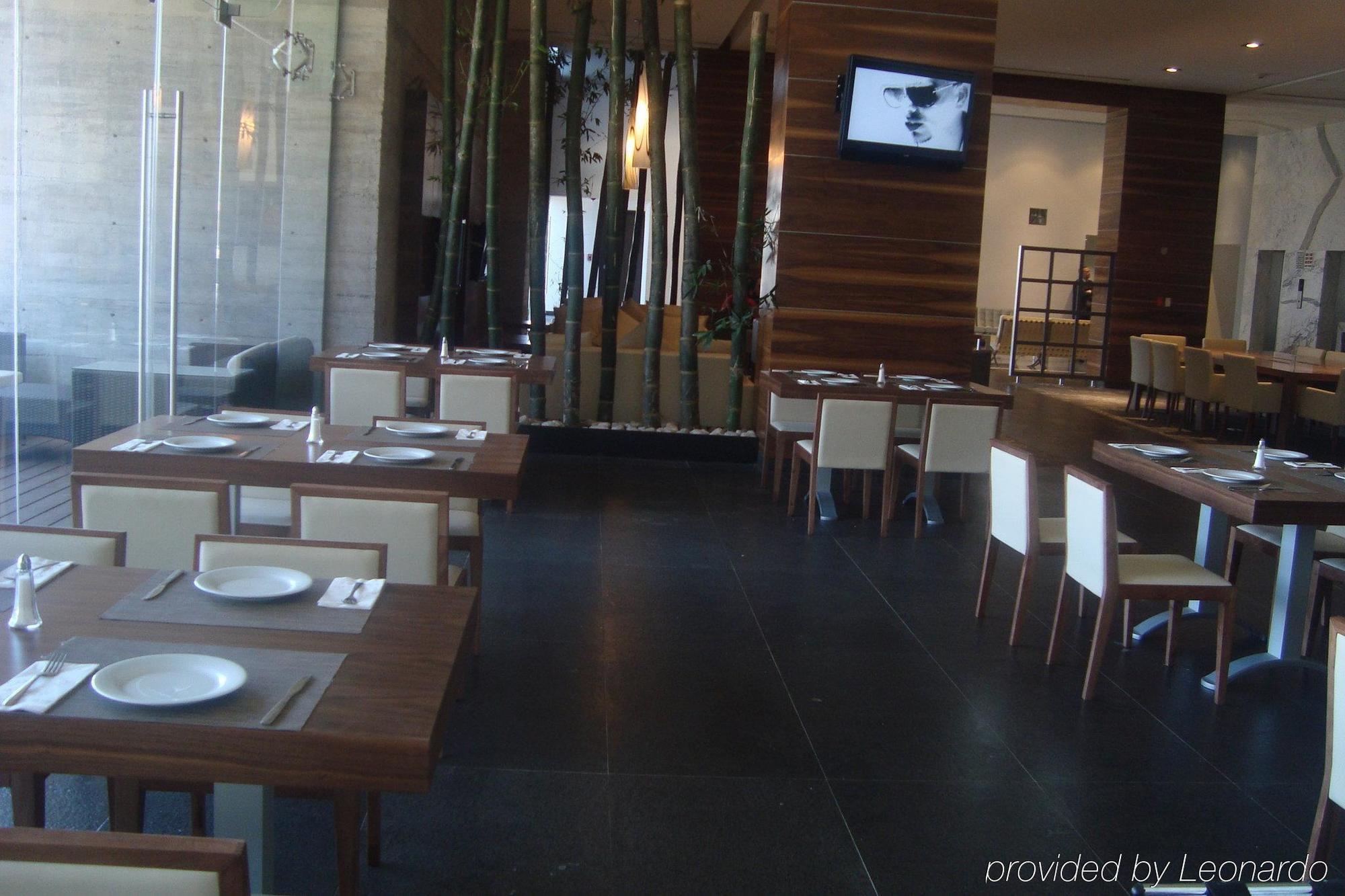 Casa Inn Premium Hotel Queretaro Miranda Exteriér fotografie The interior of the restaurant