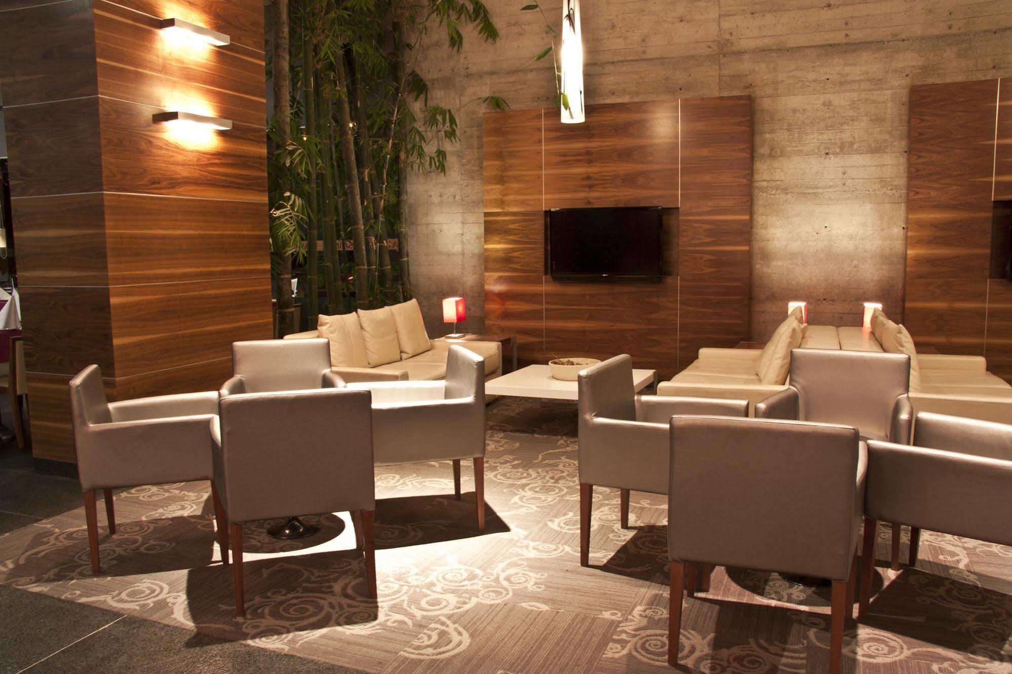 Casa Inn Premium Hotel Queretaro Miranda Exteriér fotografie The lounge at the airport